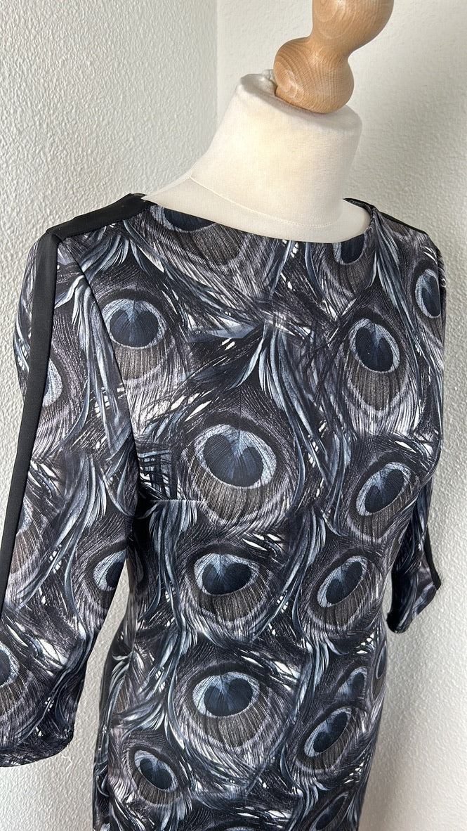 Paper Dolls - maat 40 - pauwen jurk