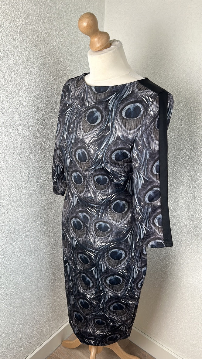 Paper Dolls - maat 40 - pauwen jurk
