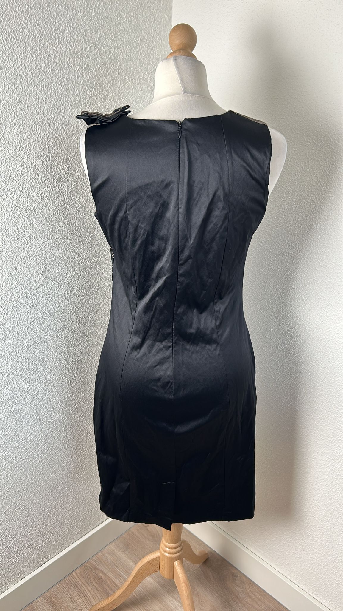 Rinascimento - maat L - classy jurk