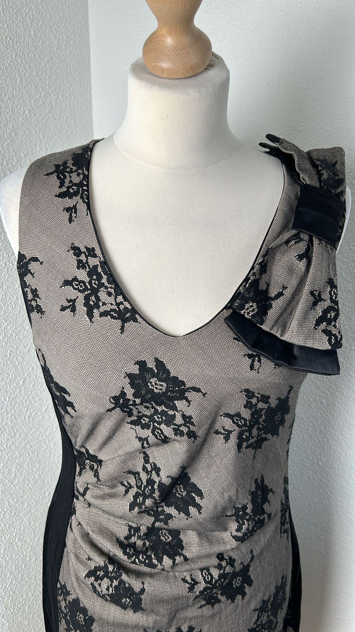 Rinascimento - maat L - classy jurk