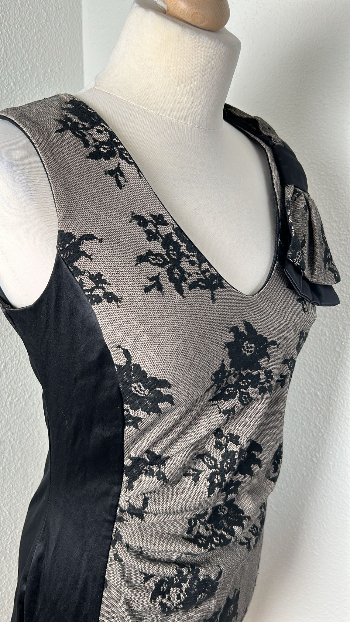 Rinascimento - maat L - classy jurk