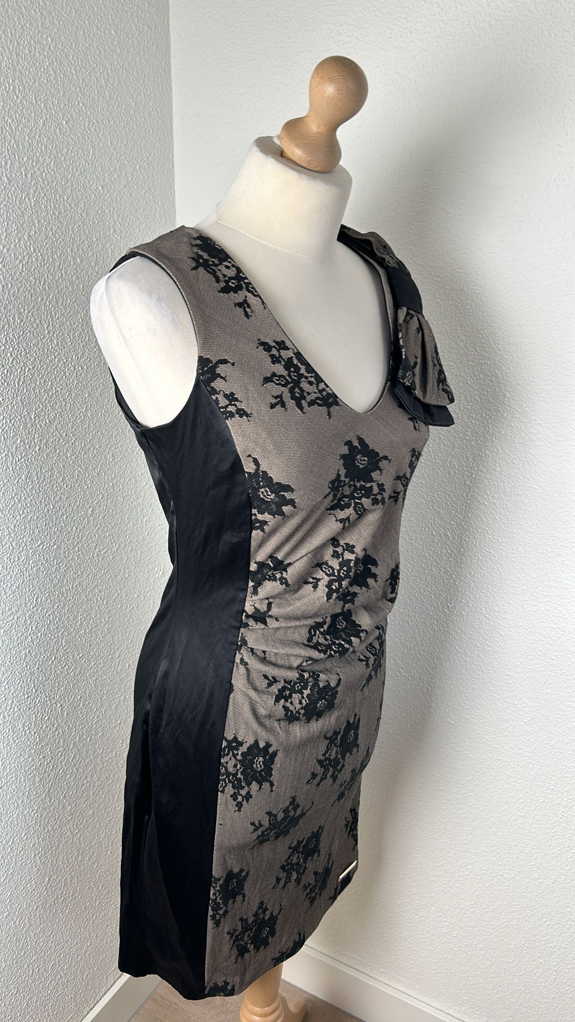 Rinascimento - maat L - classy jurk