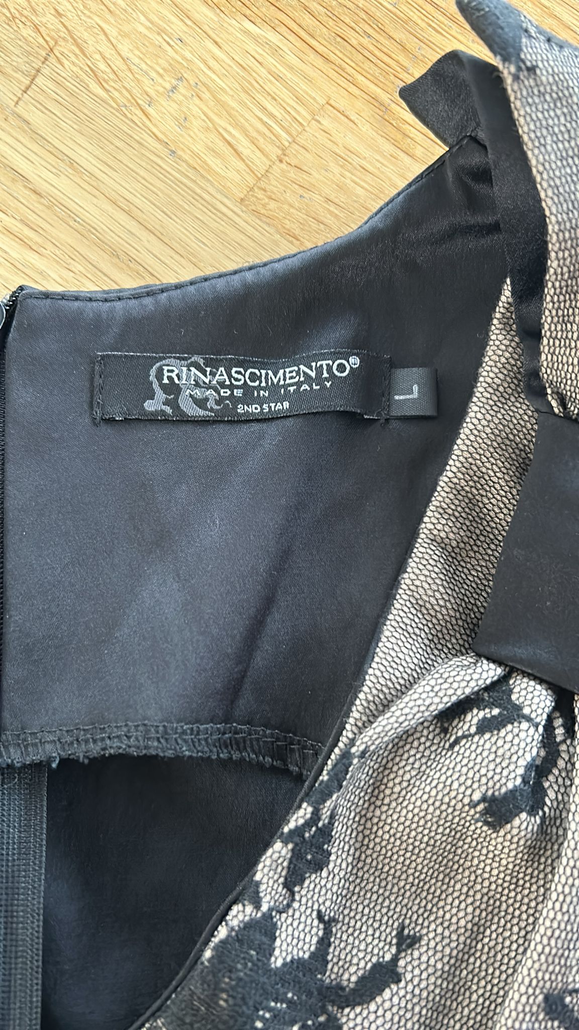 Rinascimento - maat L - classy jurk
