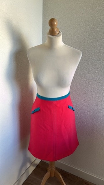 Lucy has a secret - maat XL - rok